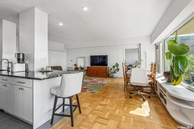 $669,000 | 166-25 Powells Cove Boulevard, Unit 21G | Beechhurst