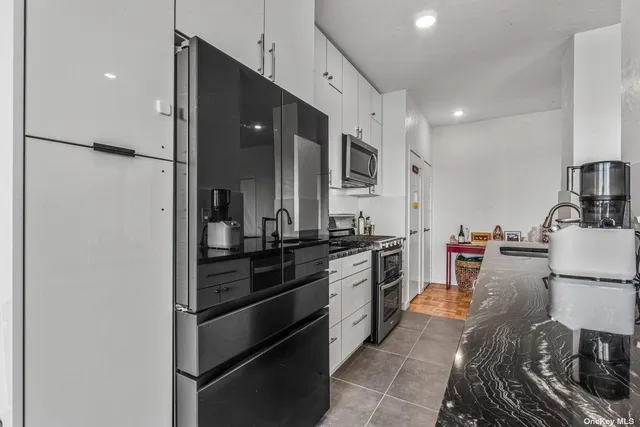 $669,000 | 166-25 Powells Cove Boulevard, Unit 21G | Beechhurst