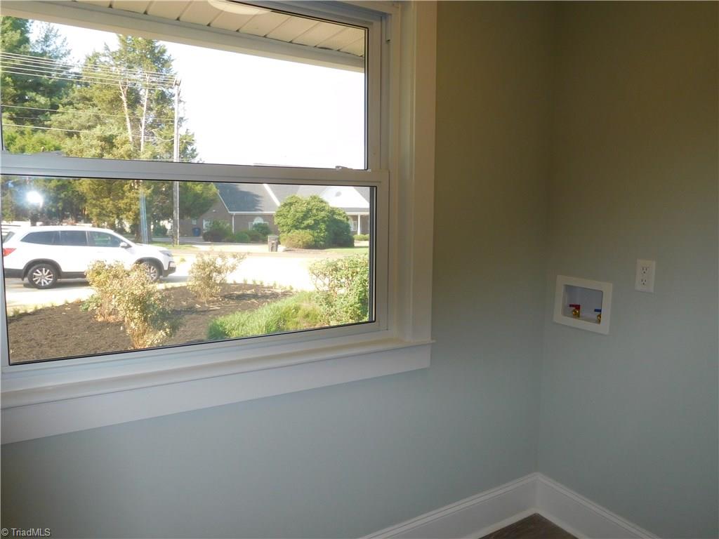 3545 Milhaven Road Winston-Salem, NC 27106 - Photo 21 of 30 Main Level Walk-in Laundry room.