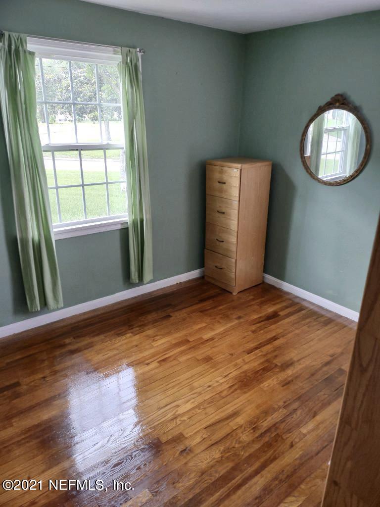 1840 Cornell Road Jacksonville, FL 32207 - Photo 13 of 24 a view of an empty room with wooden floor and a window