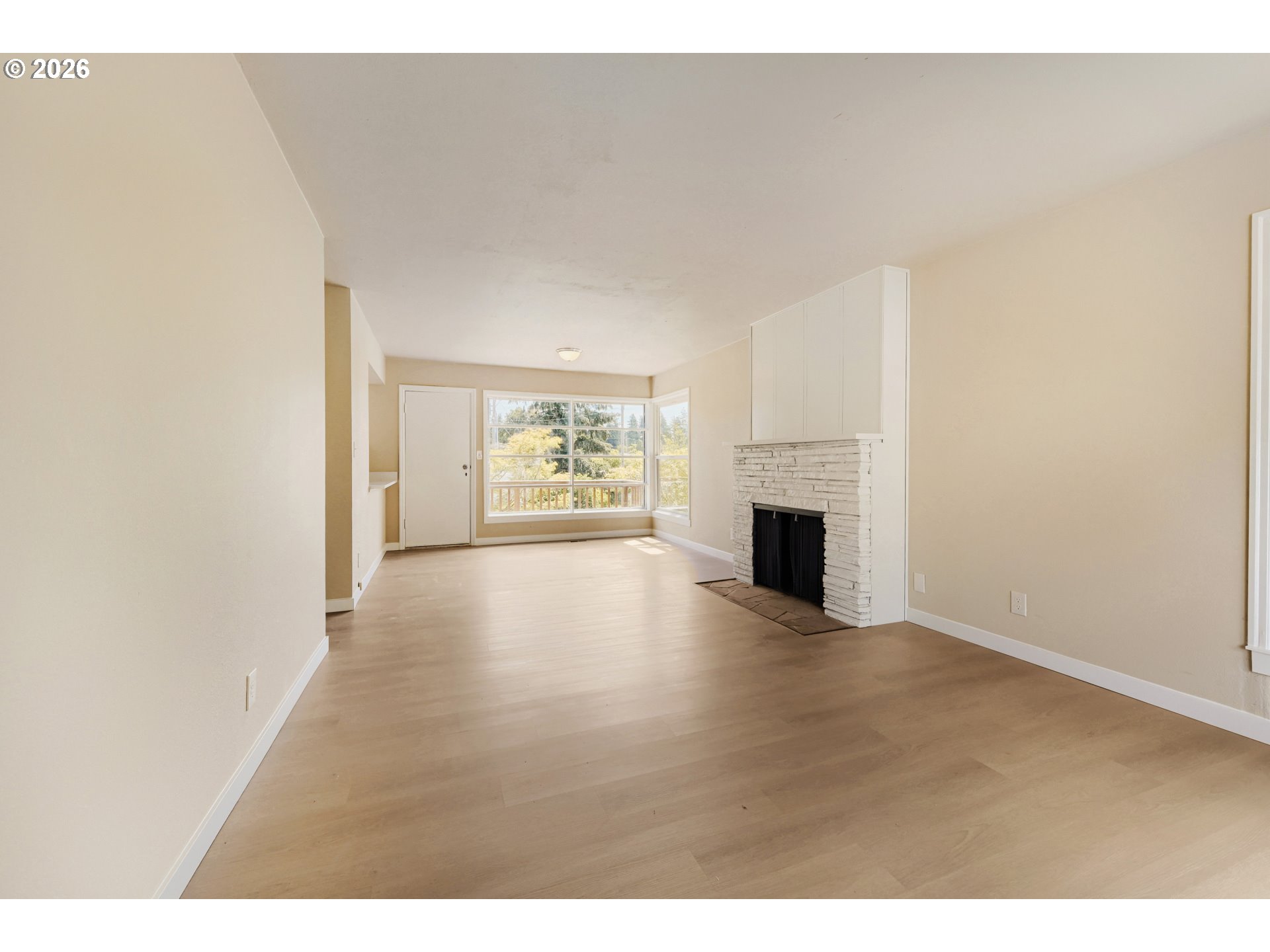 10244 Southwest 40th Avenue Portland, OR 97219 - Photo 7 of 38