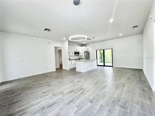$2,349 | 774 West 9th Street, Deltona, FL 32725