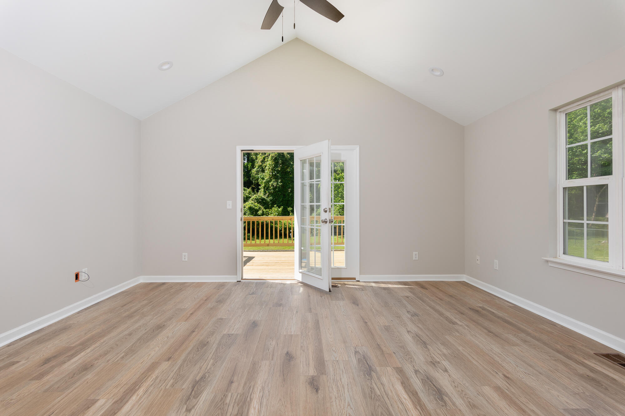 3784 Kellys Ferry Road Chattanooga, TN 37419 - Photo 19 of 37 20230429_3784KellysFerry__HoltWebb_0074_