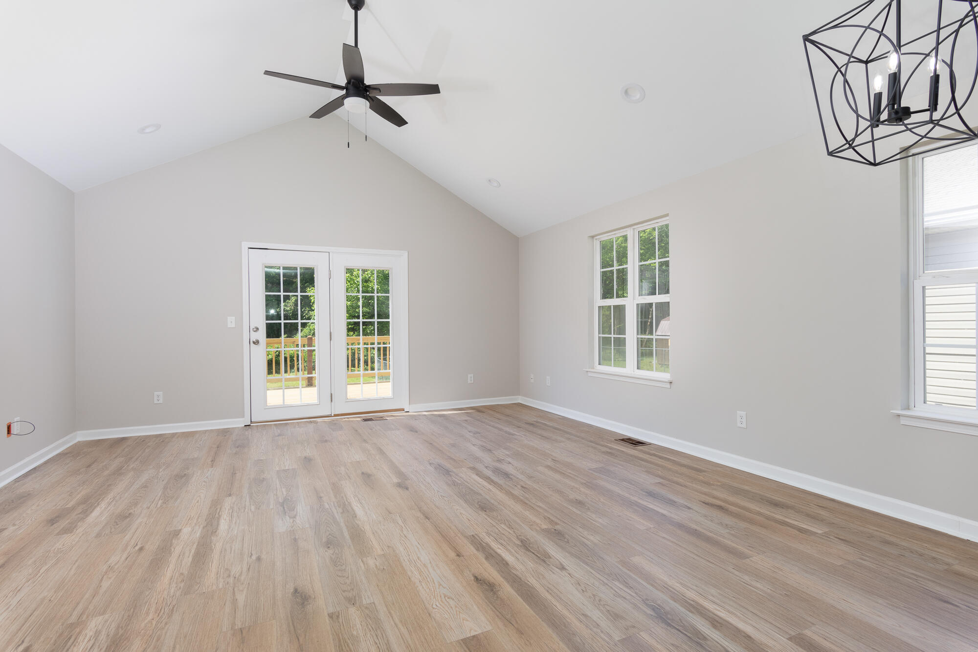 3784 Kellys Ferry Road Chattanooga, TN 37419 - Photo 2 of 37 20230429_3784KellysFerry__HoltWebb_0038_