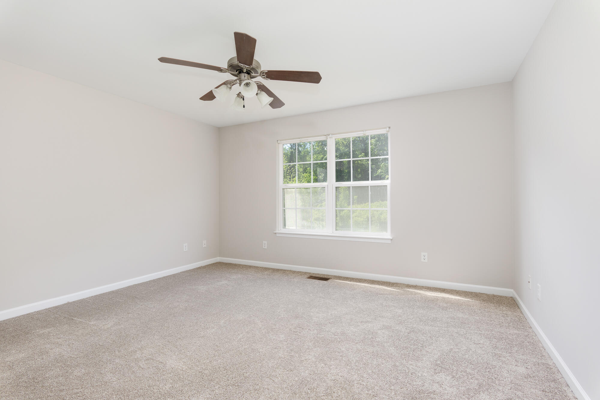 3784 Kellys Ferry Road Chattanooga, TN 37419 - Photo 4 of 37 20230429_3784KellysFerry__HoltWebb_0089_