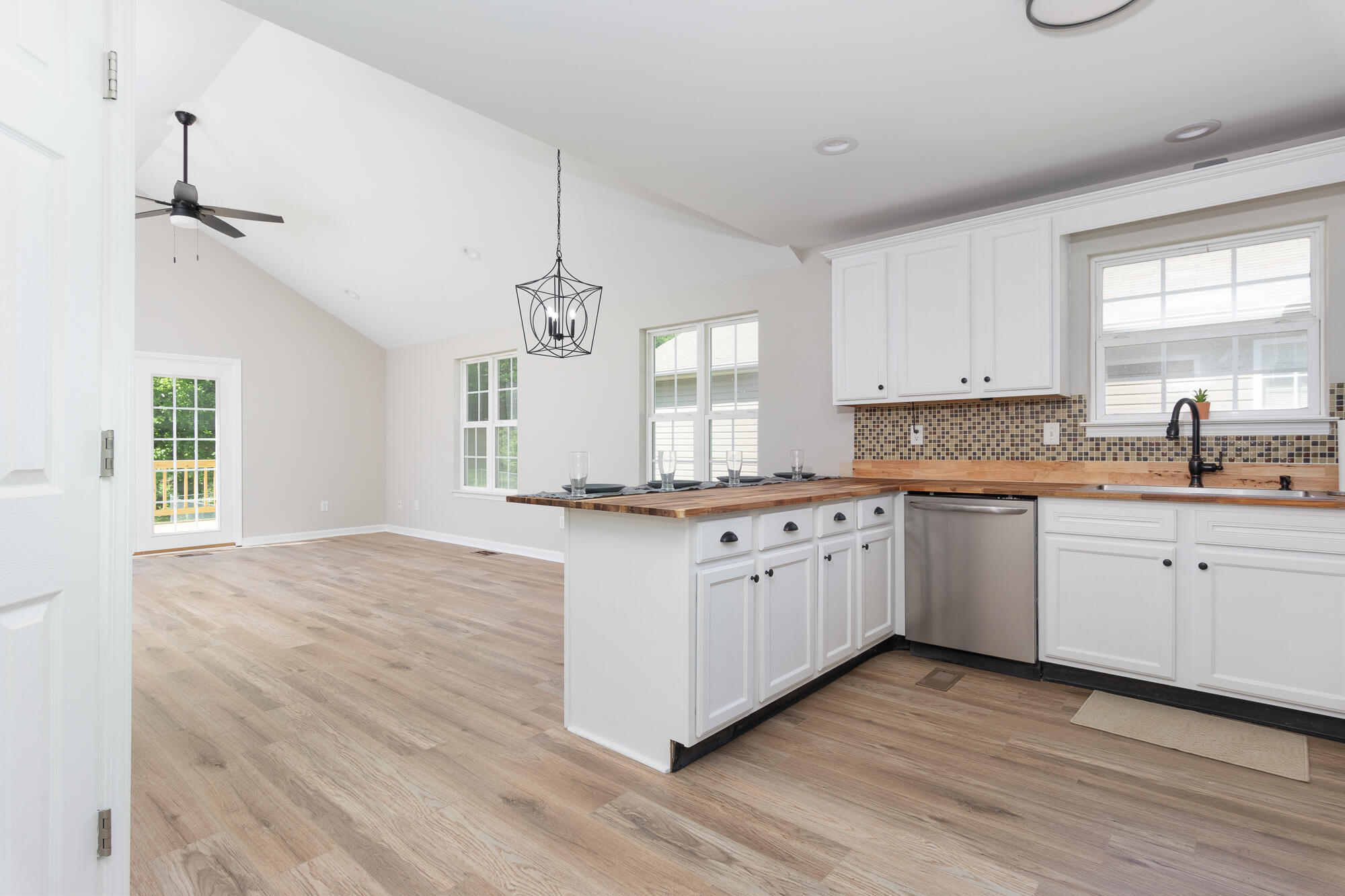 3784 Kellys Ferry Road Chattanooga, TN 37419 - Photo 5 of 37 20230429_3784KellysFerry__HoltWebb_0012_