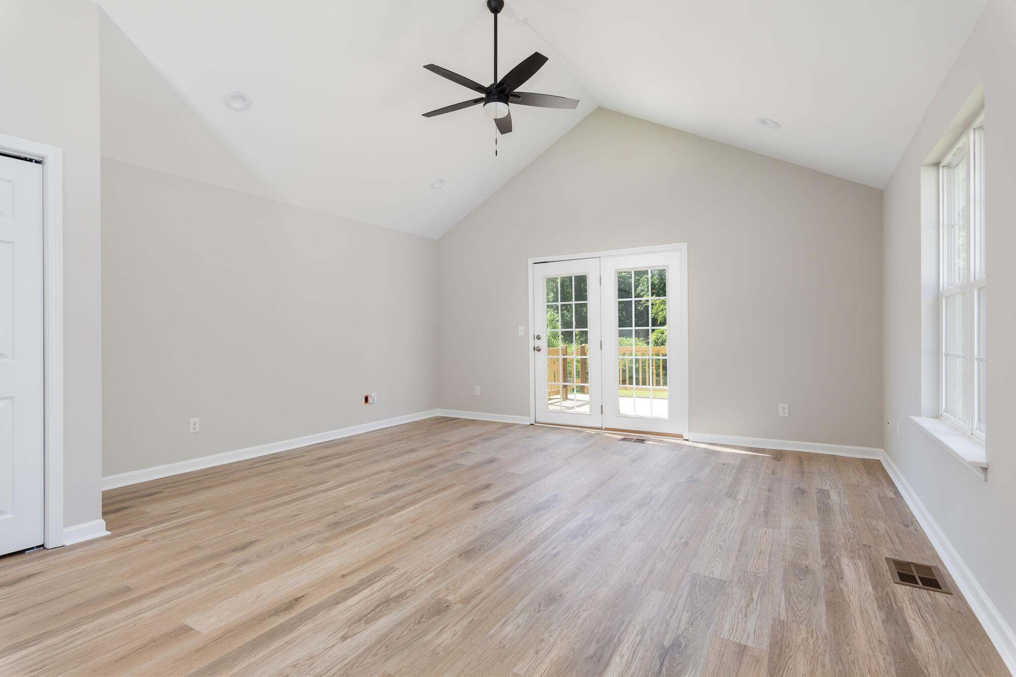 3784 Kellys Ferry Road Chattanooga, TN 37419 - Photo 8 of 37 20230429_3784KellysFerry__HoltWebb_0045_