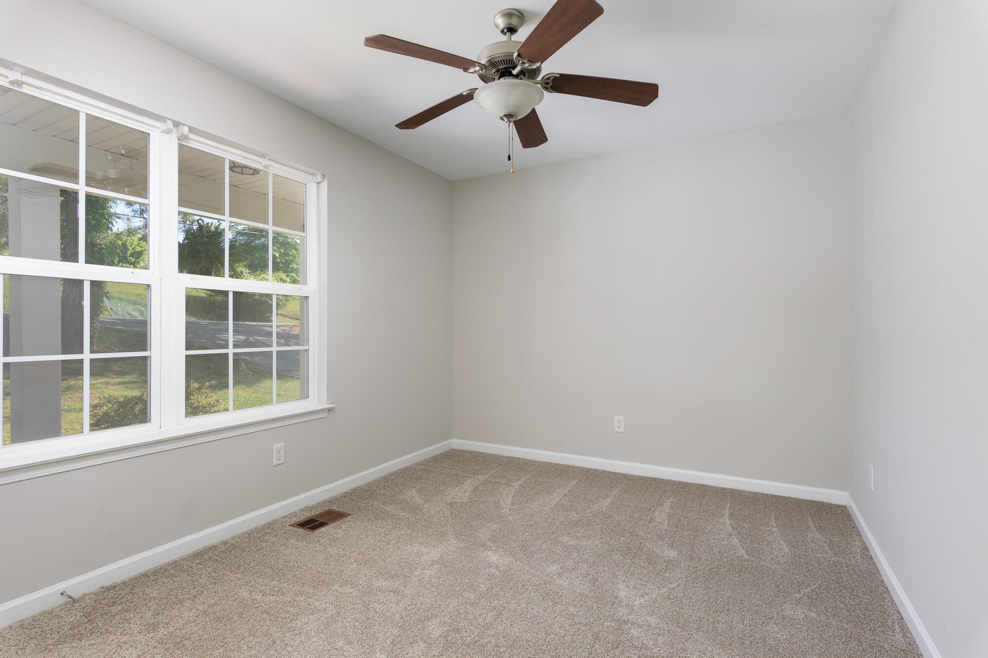 3784 Kellys Ferry Road Chattanooga, TN 37419 - Photo 9 of 37 20230429_3784KellysFerry__HoltWebb_0006_