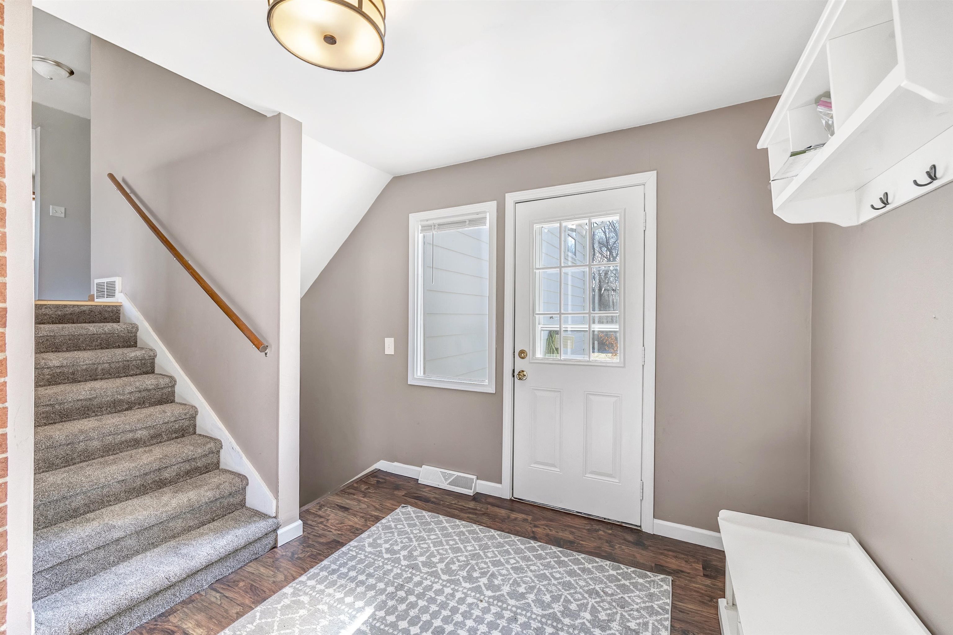 808 Ridgeway Boulevard De Pere, WI 54115 - Photo 2 of 29