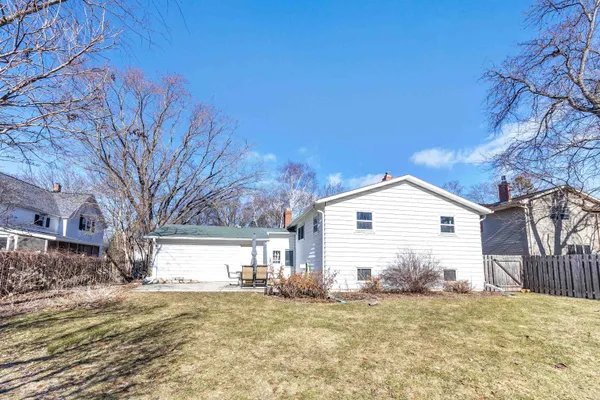 $349,900 | 808 Ridgeway Boulevard, De Pere, WI 54115