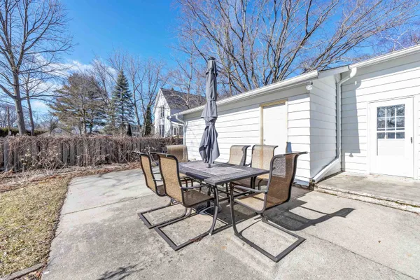 $349,900 | 808 Ridgeway Boulevard, De Pere, WI 54115