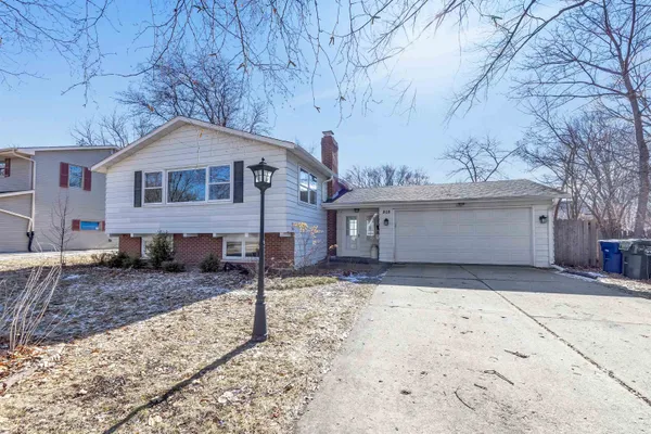 $349,900 | 808 Ridgeway Boulevard, De Pere, WI 54115
