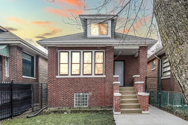 $368,900 | 812 South Kilbourn Avenue, Chicago, IL 60624