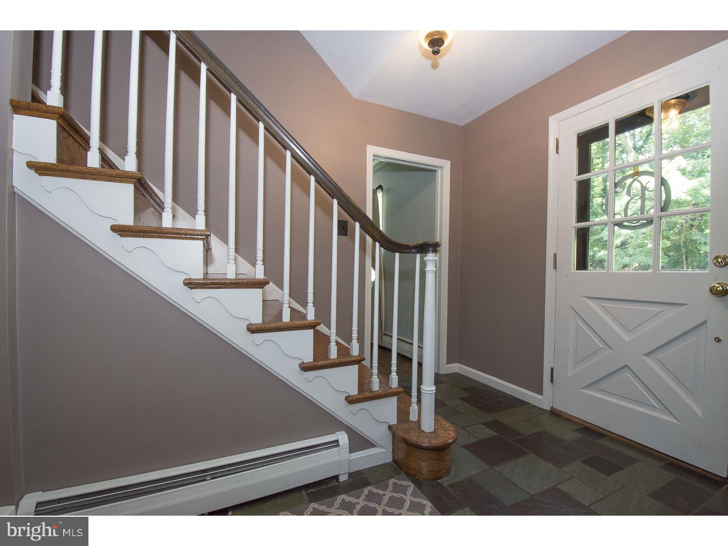 285 Vincent Road Paoli, PA 19301 - Photo 2 of 23 Foyer