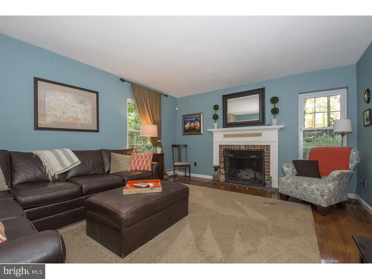 285 Vincent Road Paoli, PA 19301 - Photo 3 of 23 Living Room