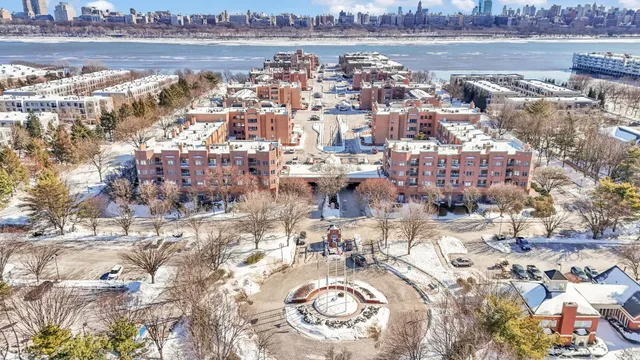 $4,250 | 502 Smith Court, Unit 502, Edgewater, NJ 07020