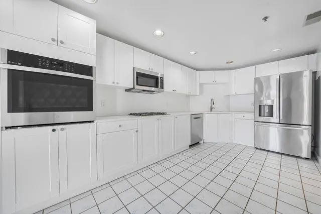 $4,250 | 502 Smith Court, Unit 502, Edgewater, NJ 07020