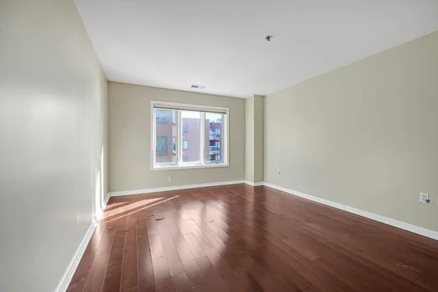 $4,250 | 502 Smith Court, Unit 502, Edgewater, NJ 07020