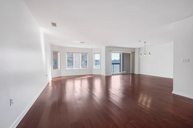 $4,250 | 502 Smith Court, Unit 502, Edgewater, NJ 07020