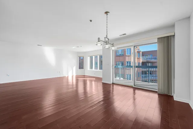 $4,250 | 502 Smith Court, Unit 502, Edgewater, NJ 07020