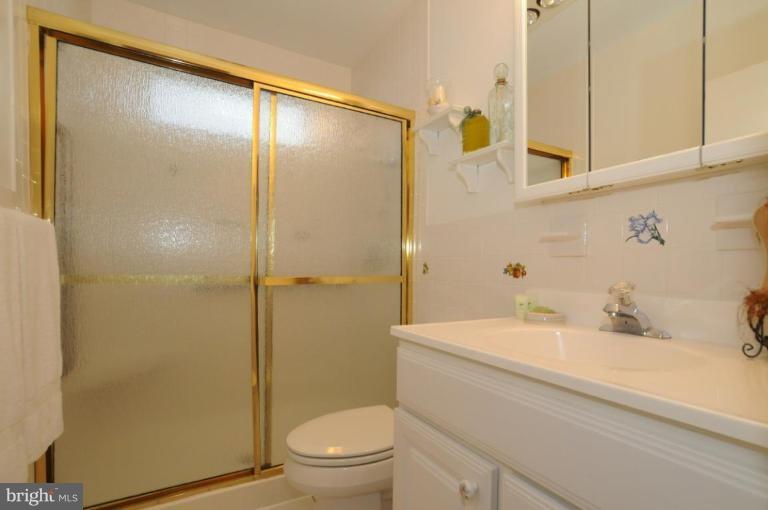 721 Shore Road Severna Park, MD 21146 - Photo 10 of 11 Bath #1