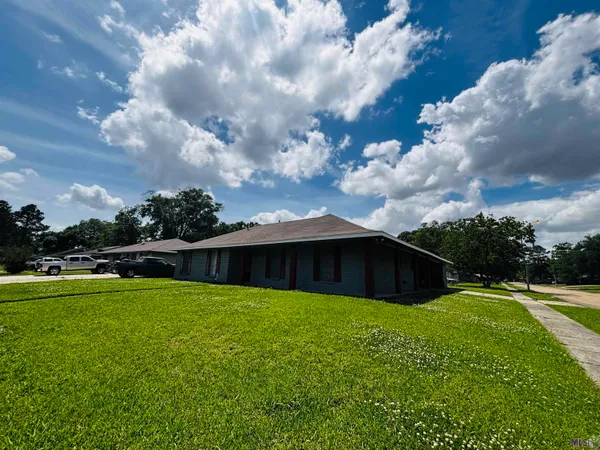 $1,500 | 6873 Forest Park Drive, Baton Rouge, LA 70811