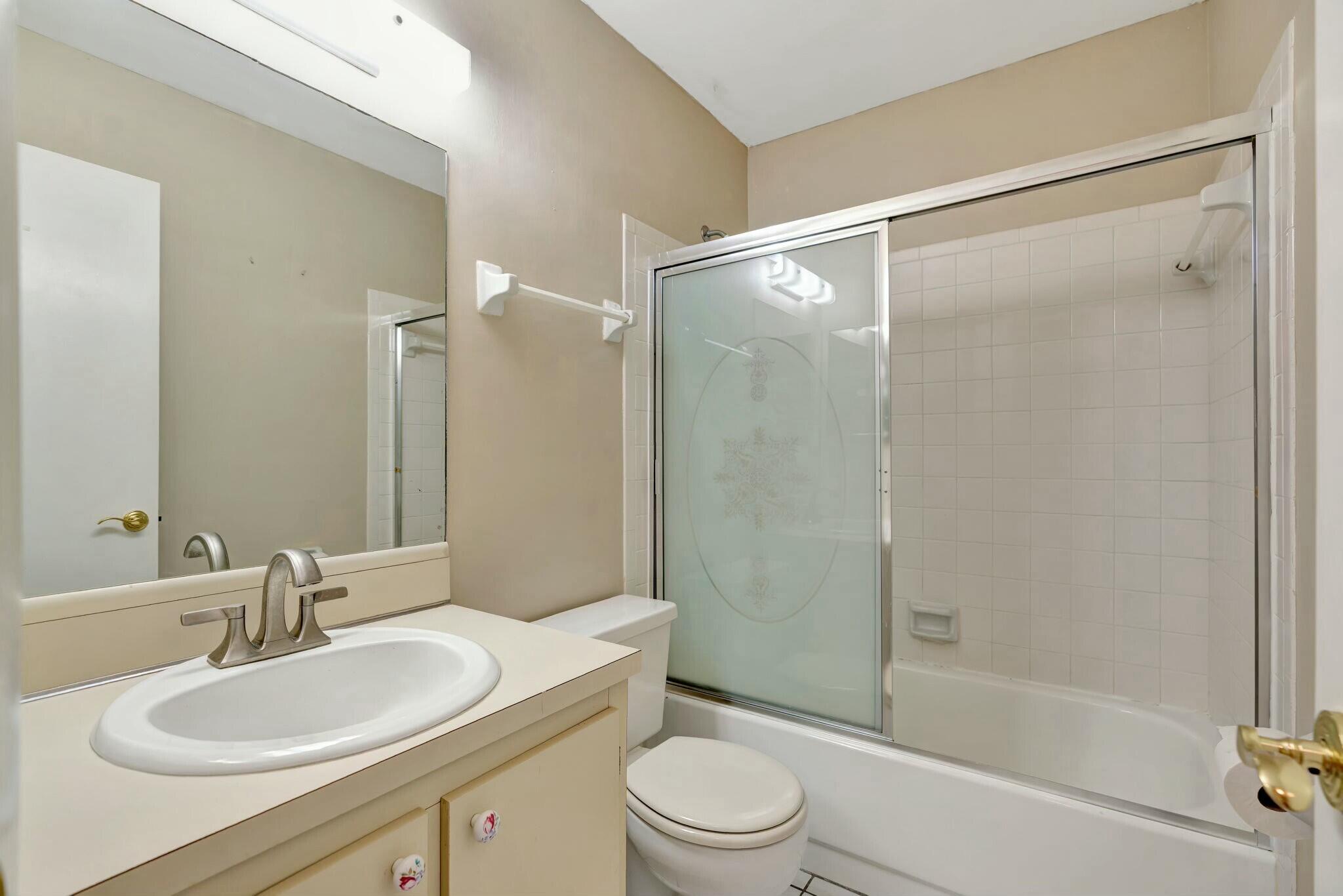 126 Greentree Circle Jupiter, FL 33458 - Photo 13 of 24 Guest Bath