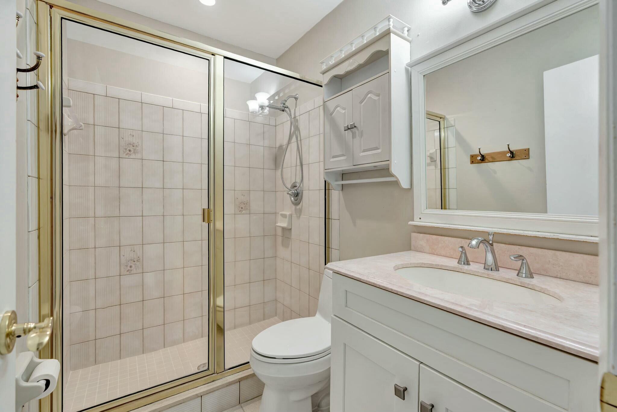 126 Greentree Circle Jupiter, FL 33458 - Photo 14 of 24 Primary Bath