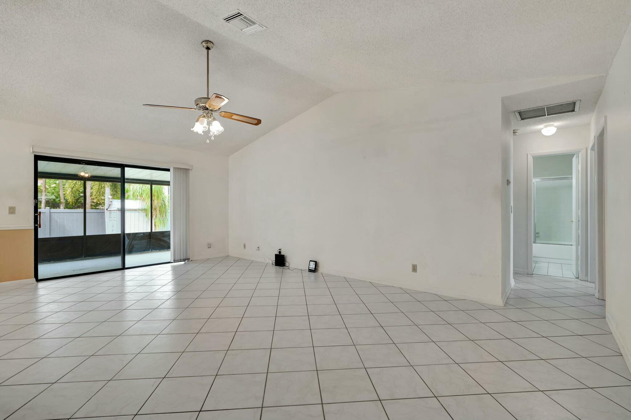 126 Greentree Circle Jupiter, FL 33458 - Photo 5 of 24 Living