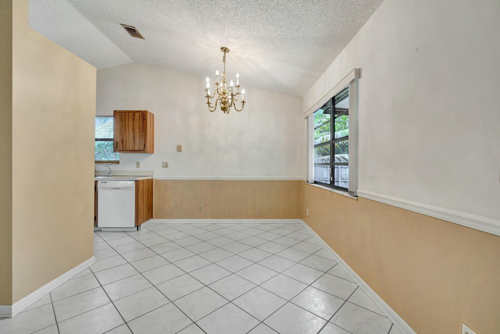 126 Greentree Circle Jupiter, FL 33458 - Photo 7 of 24 Dining