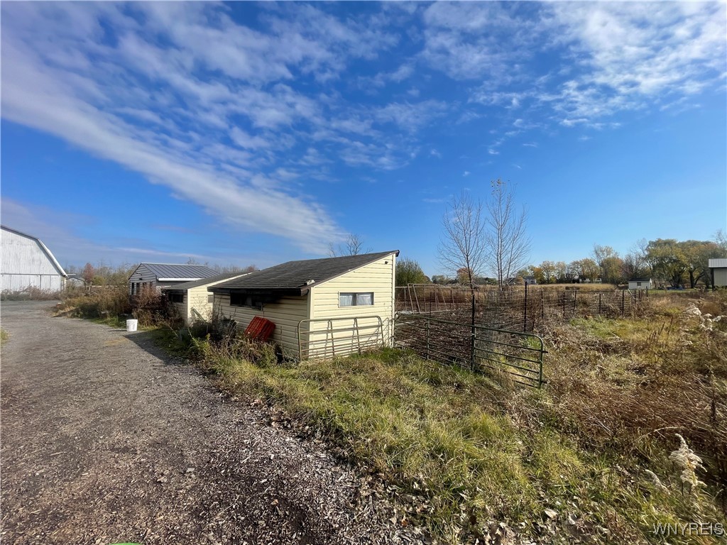 6721 Aiken Road Pendleton, NY 14094 - Photo 15 of 38