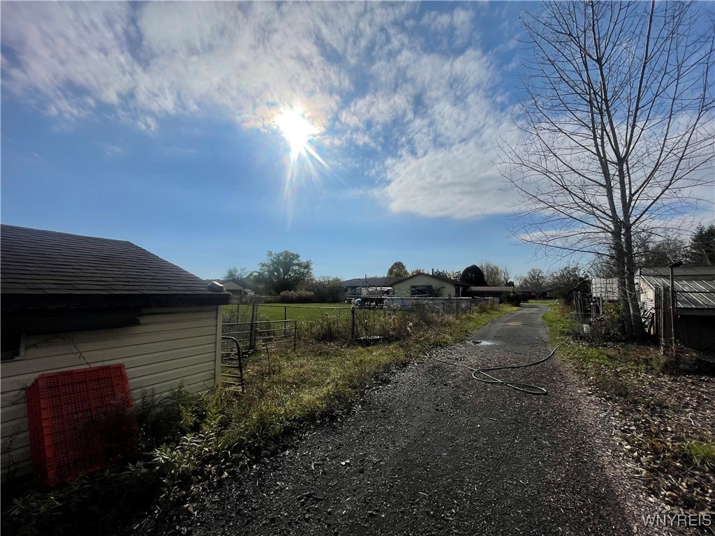 6721 Aiken Road Pendleton, NY 14094 - Photo 17 of 38