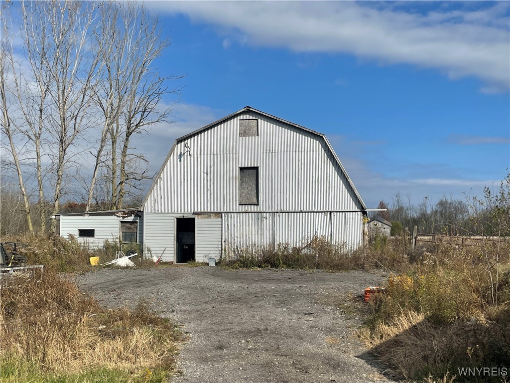 6721 Aiken Road Pendleton, NY 14094 - Photo 19 of 38