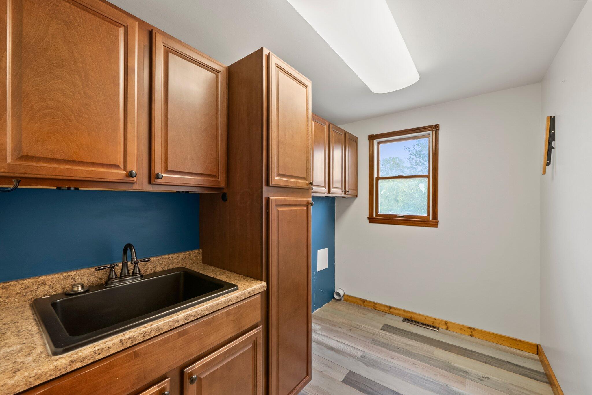 5373 Summit Road Southwest Pataskala, OH 43062 - Photo 40 of 89 Laundry
