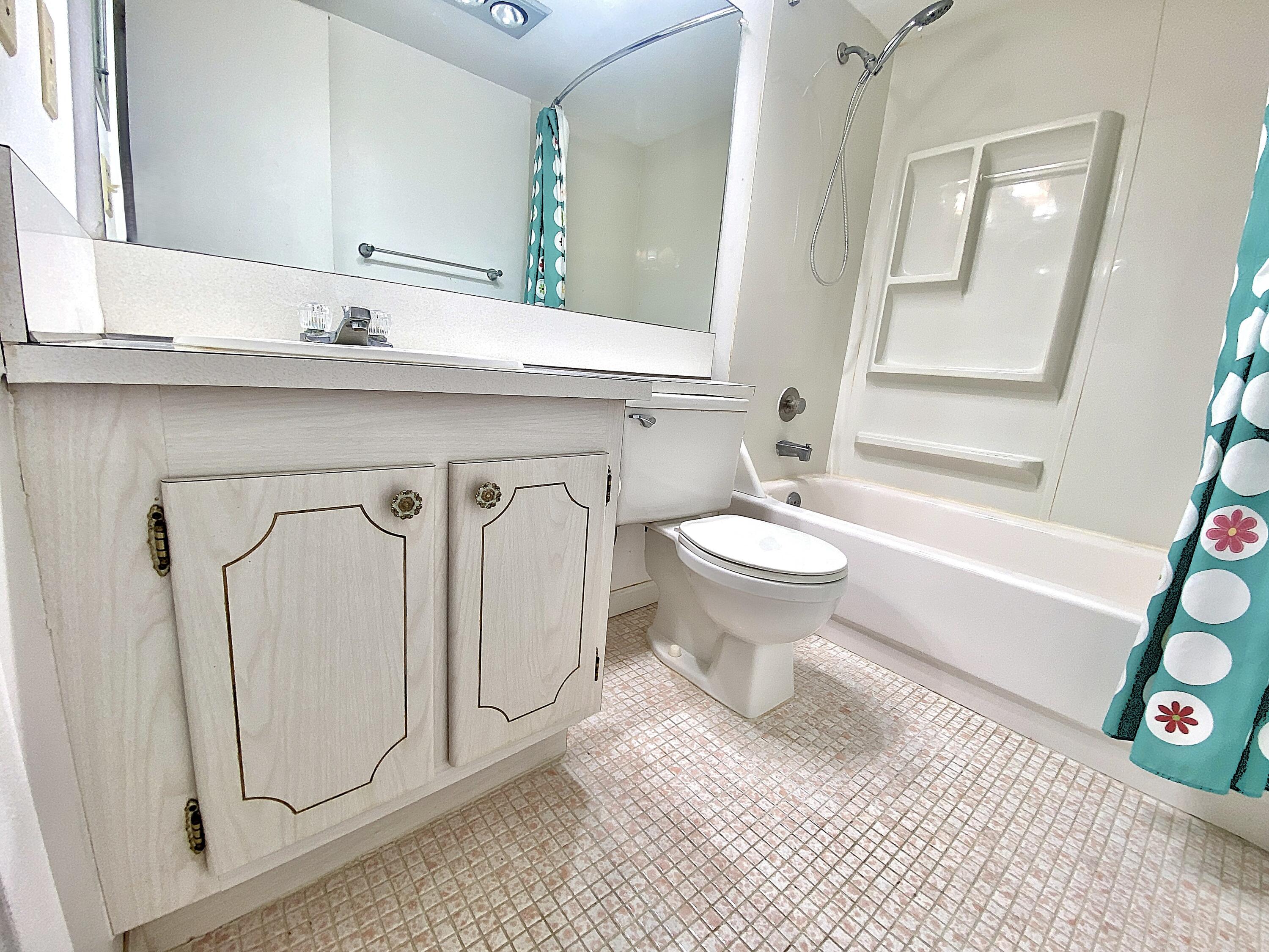 374 Markham Q Deerfield Beach, FL 33442 - Photo 17 of 57 Main Bath