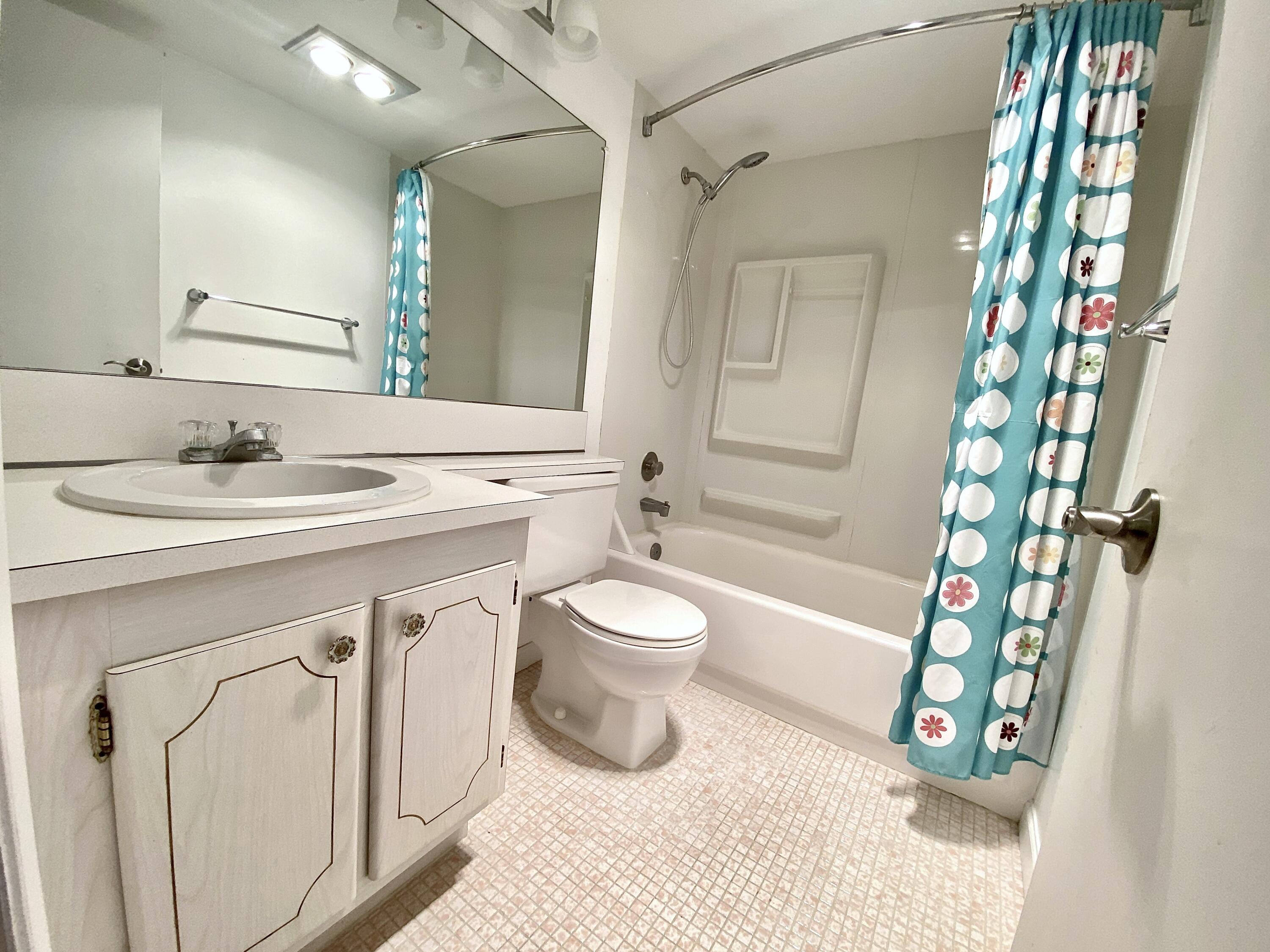 374 Markham Q Deerfield Beach, FL 33442 - Photo 19 of 57 Main Bath