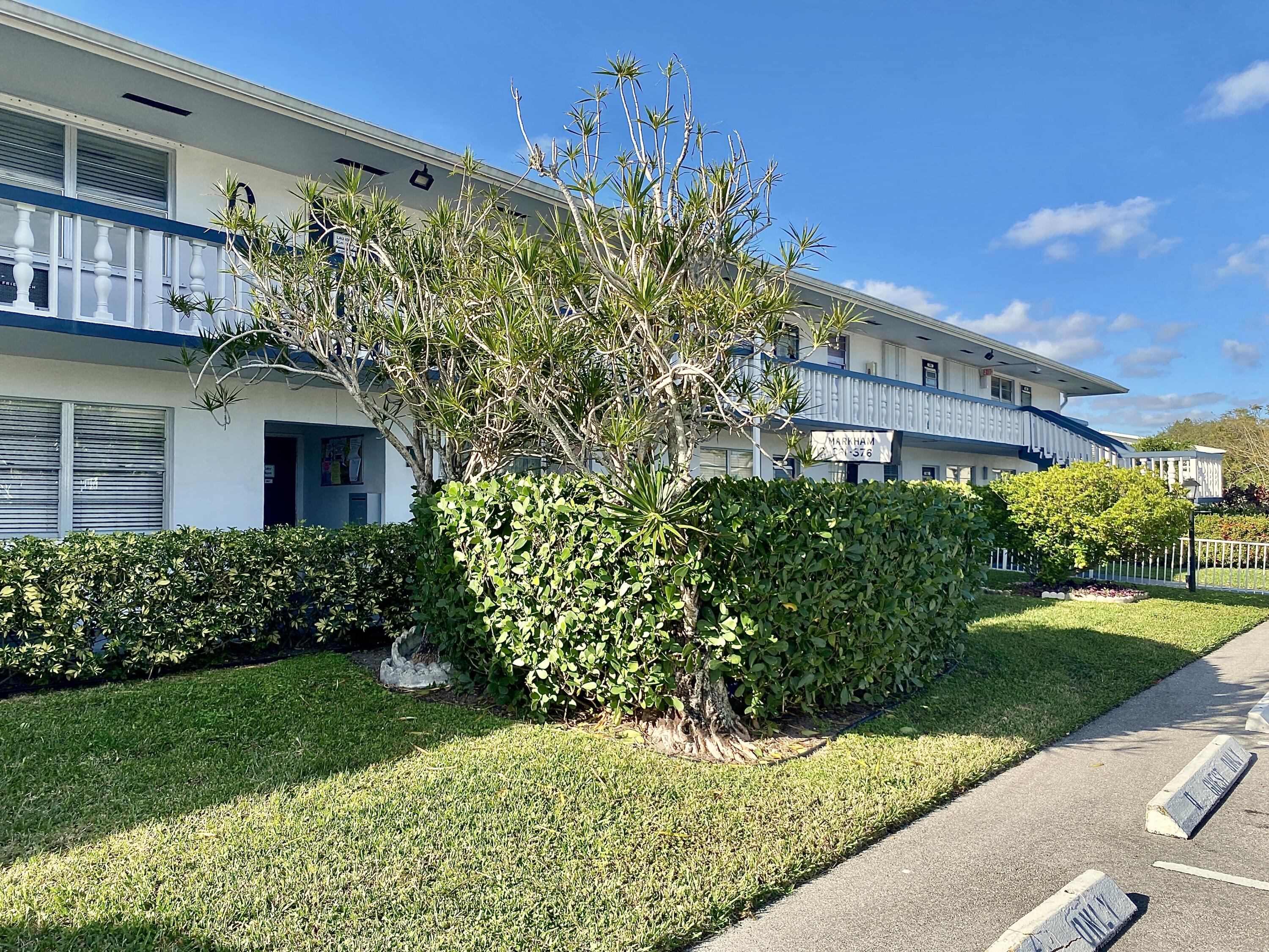 374 Markham Q Deerfield Beach, FL 33442 - Photo 28 of 57 Front View