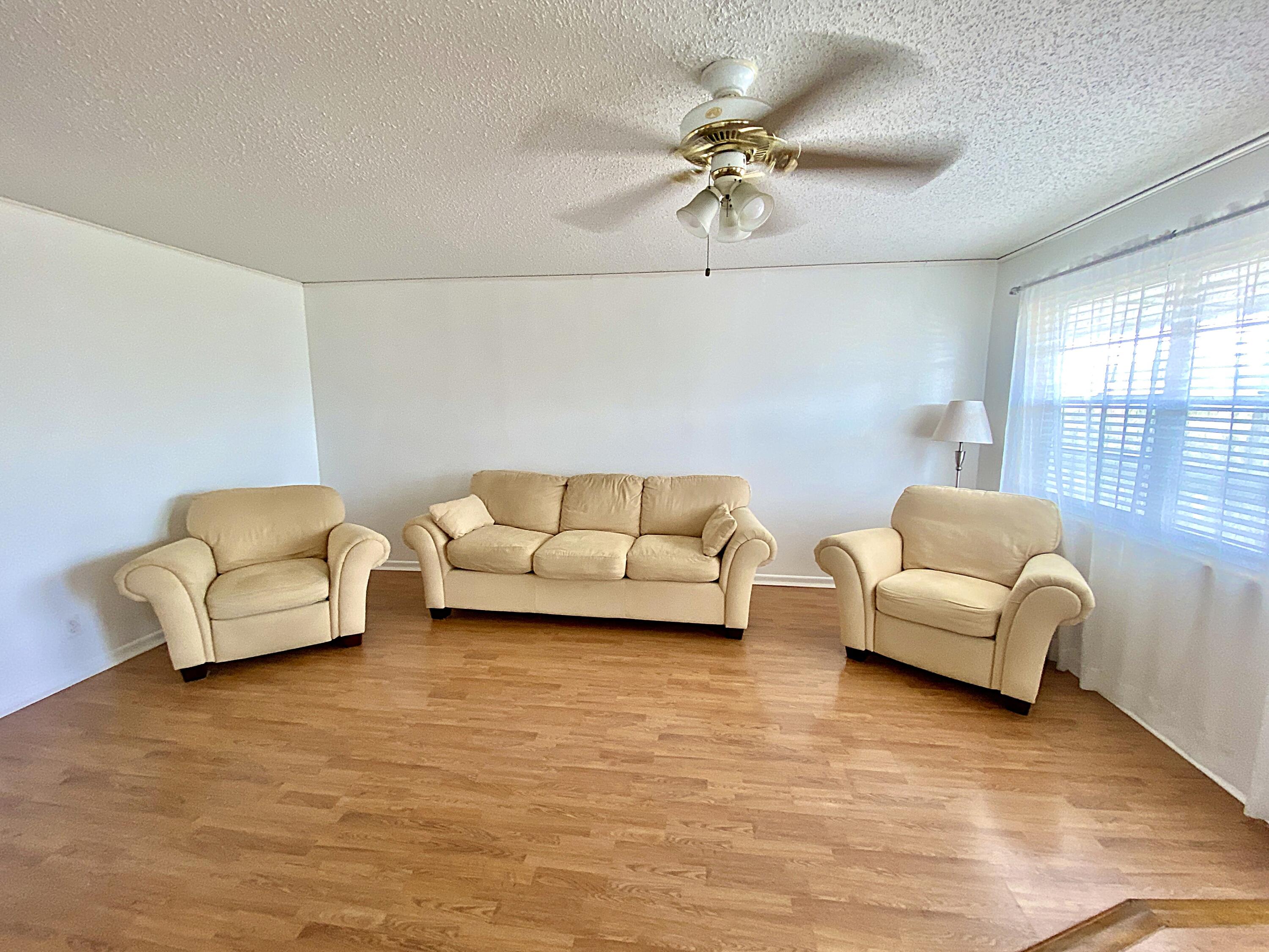 374 Markham Q Deerfield Beach, FL 33442 - Photo 5 of 57 Living Room