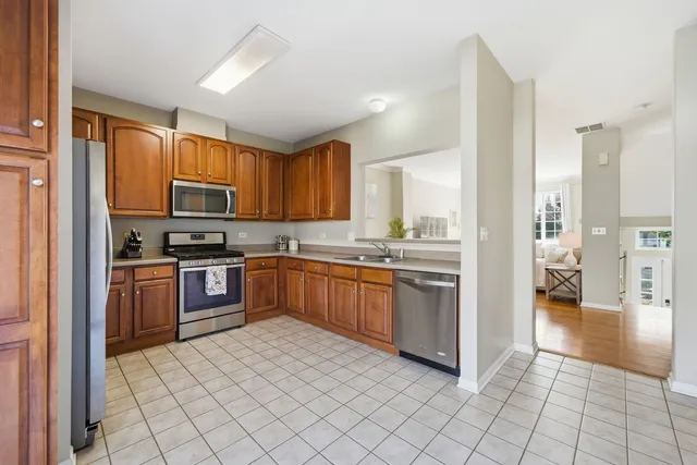 $317,500 | 2234 Daybreak Drive, Unit 2234, Aurora, IL 60503