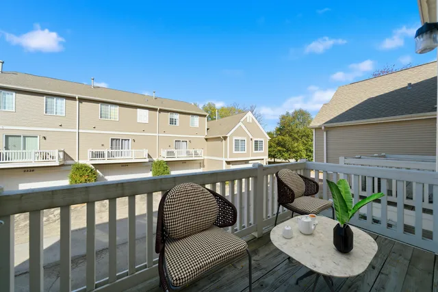 $317,500 | 2234 Daybreak Drive, Unit 2234, Aurora, IL 60503