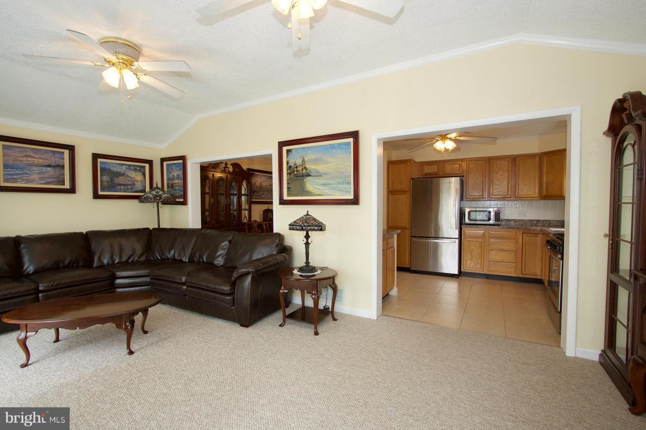 527 Crisfield Road Baltimore, MD 21220 - Photo 11 of 30 Family Room