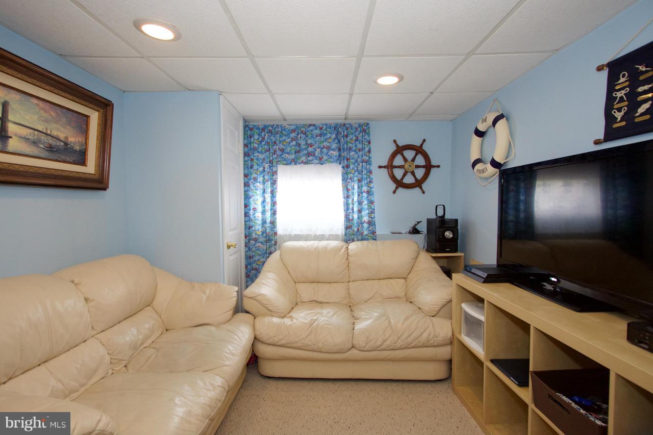 527 Crisfield Road Baltimore, MD 21220 - Photo 17 of 30 Interior (General)