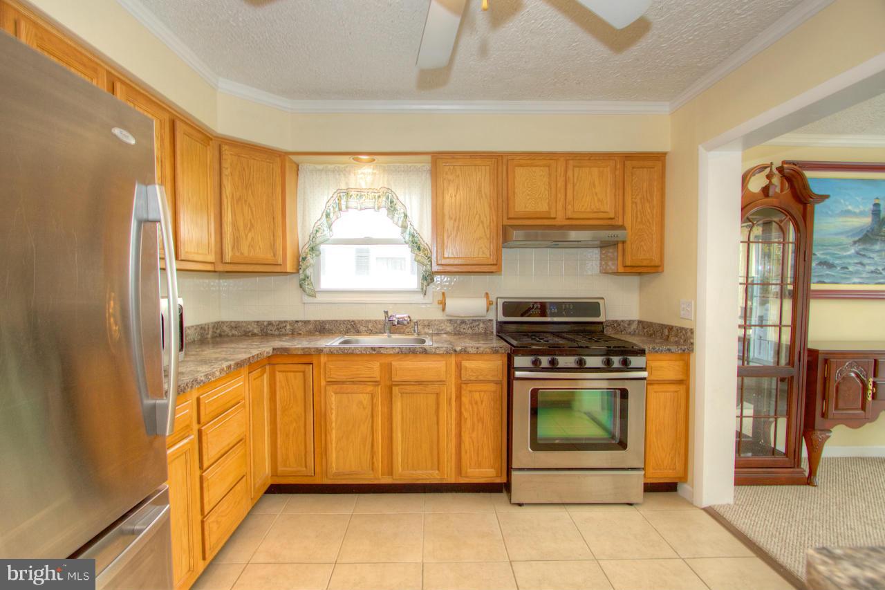 527 Crisfield Road Baltimore, MD 21220 - Photo 6 of 30 Kitchen