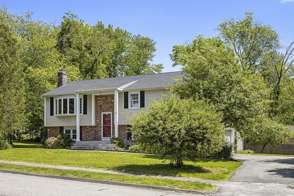 12 Concord Road Shrewsbury, MA 01545 - Photo 2 of 25 Gallery Image 2