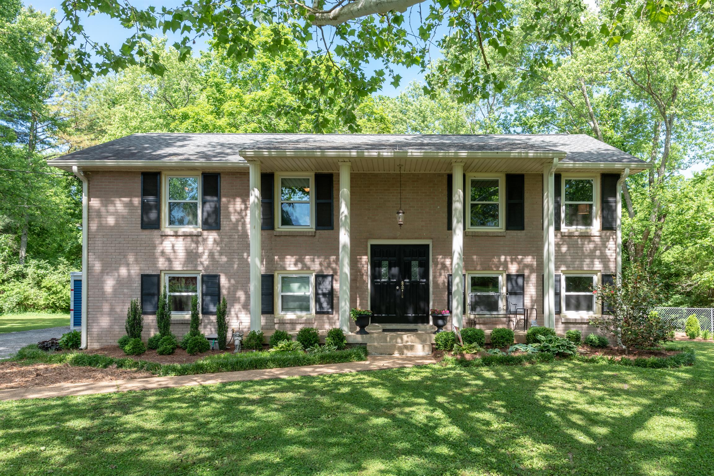 1033 Ridgecrest Drive Franklin, TN 37069 - Photo 2 of 25 Gallery Image 2
