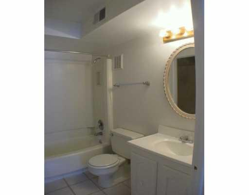 321-b-31 Ridge Point Circle Bridgeville, PA 15017 - Photo 5 of 8 Master Bath/Spa.