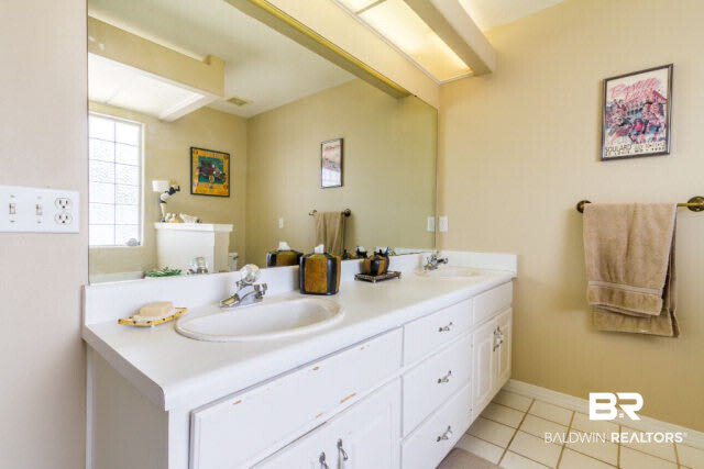 30330 Ono N Loop West Orange Beach, AL 36561 - Photo 11 of 24 Master Bathroom