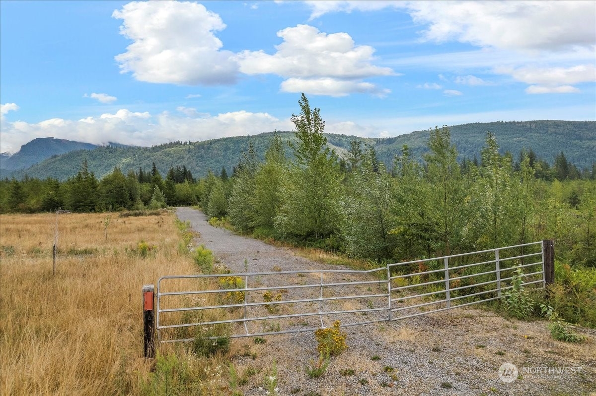 9250 Heady Road Sumas, WA 98295 - Photo 5 of 7 a view of a yard with iron fence