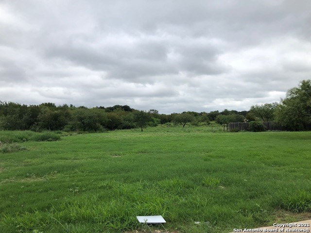 21 Rio Seco Uvalde, TX 78801 - Photo 4 of 6 a view of an outdoor space and a yard