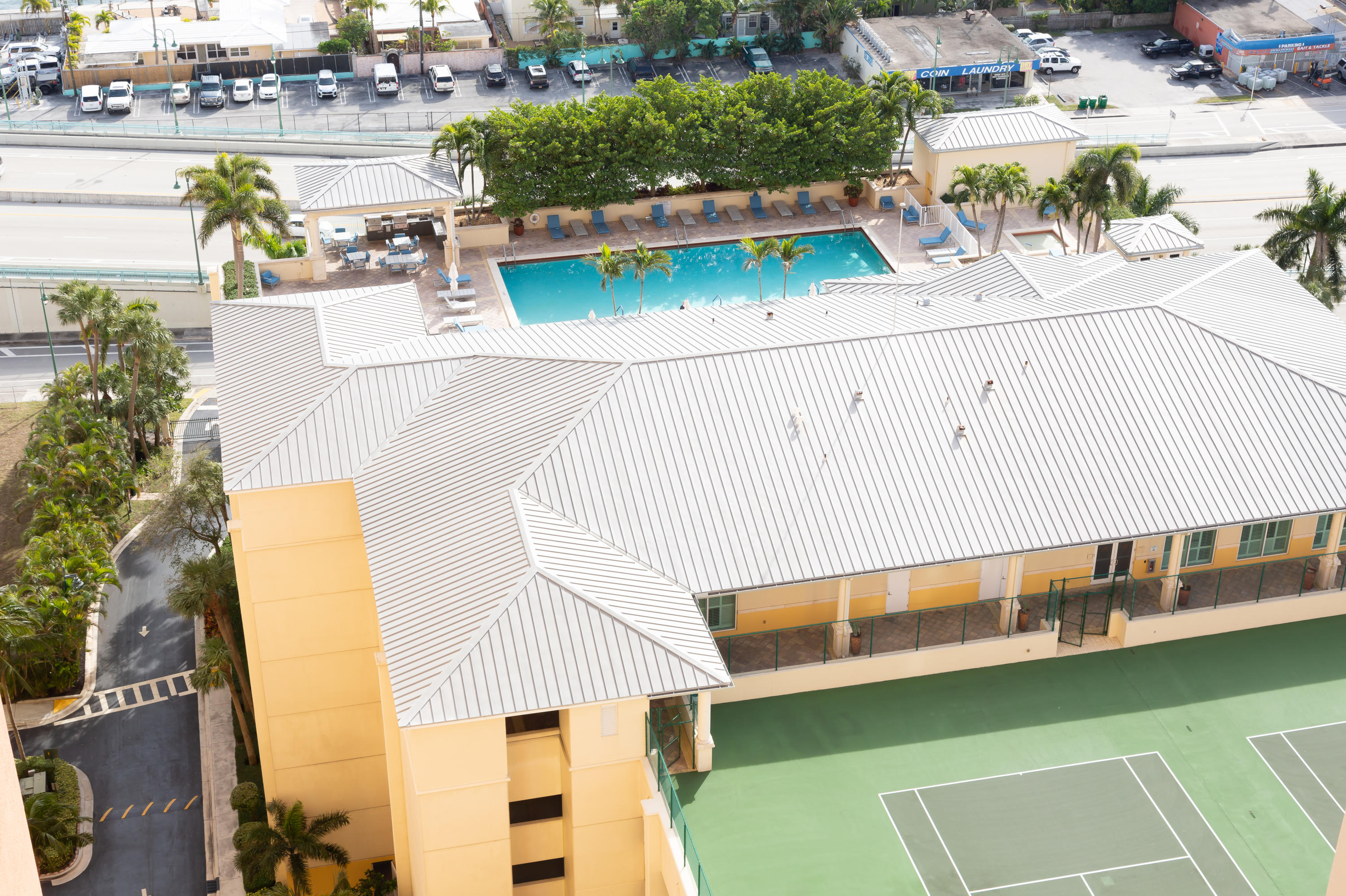 2650 Lake Shore Drive, Unit 2105 Riviera Beach, FL 33404 - Photo 37 of 47 091A8909